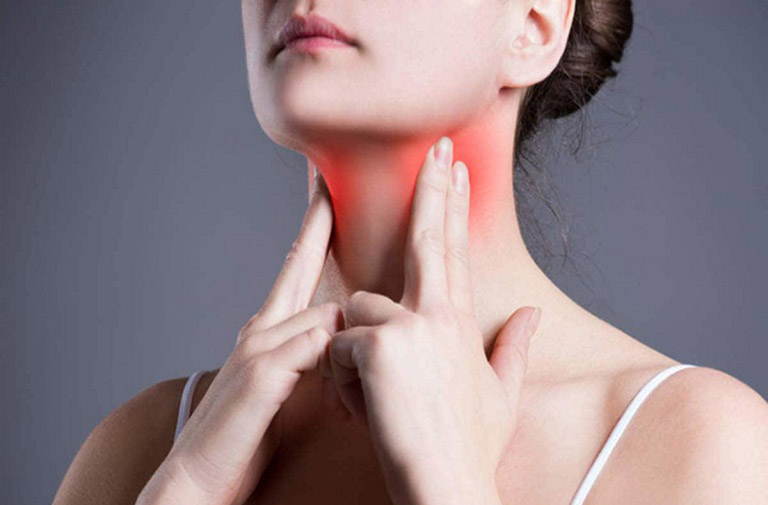 Trào ngược dạ dày về đêm ảnh hưởng đến họng và thanh quản của người bệnh