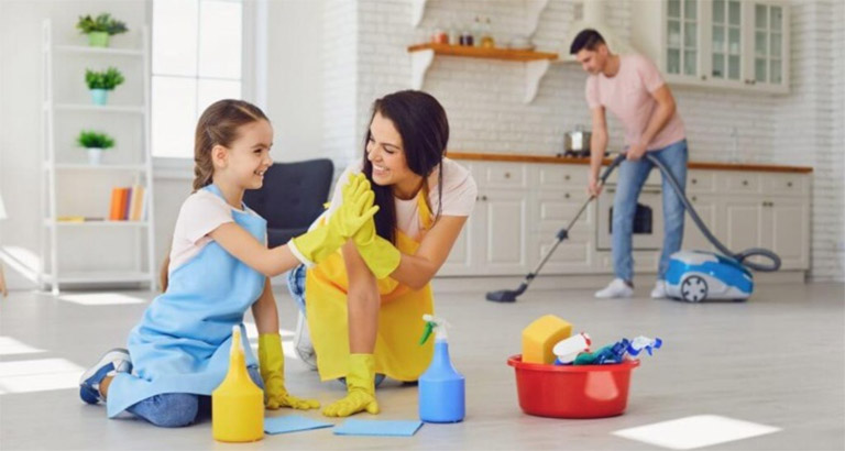 Vệ sinh nhà cửa sạch sẽ góp phần ngăn ngừa nguy cơ bị viêm da dị ứng