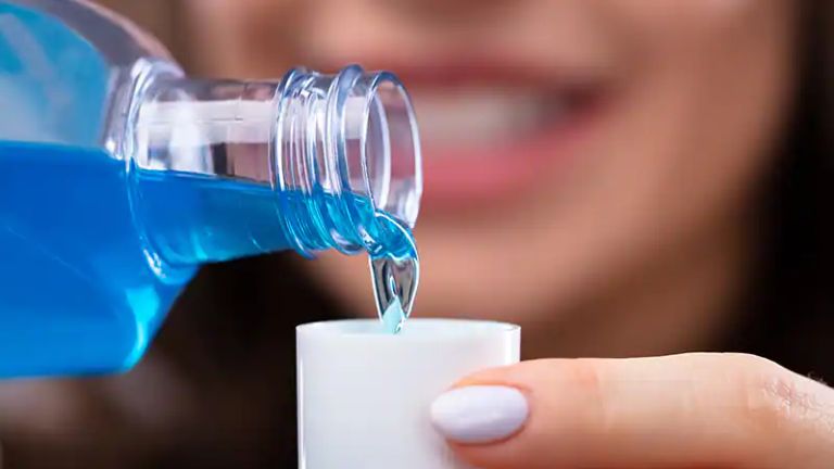 Nước súc miệng dùng để sát khuẩn, làm sạch miệng