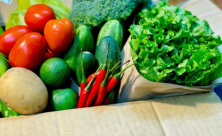 Ăn nhiều rau xanh, hoa quả giúp nhanh chóng hồi phục khi bị ngứa do sốt xuất huyết