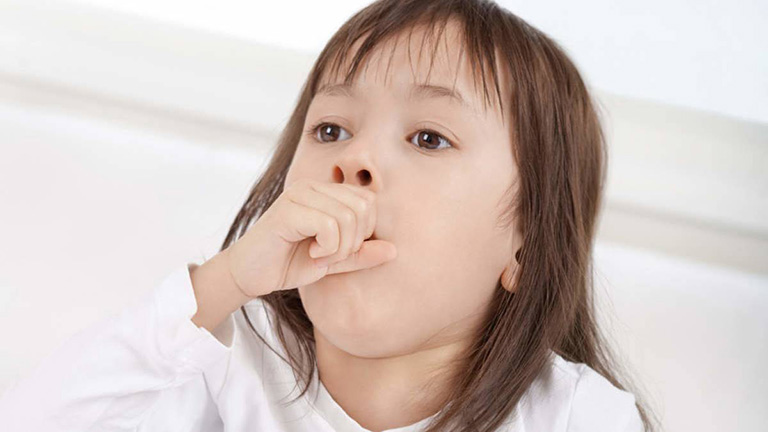 Trẻ 2 tuổi mắc trào ngược dạ dày có thể có những biểu hiện rối loạn về tiêu hoá và hô hấp
