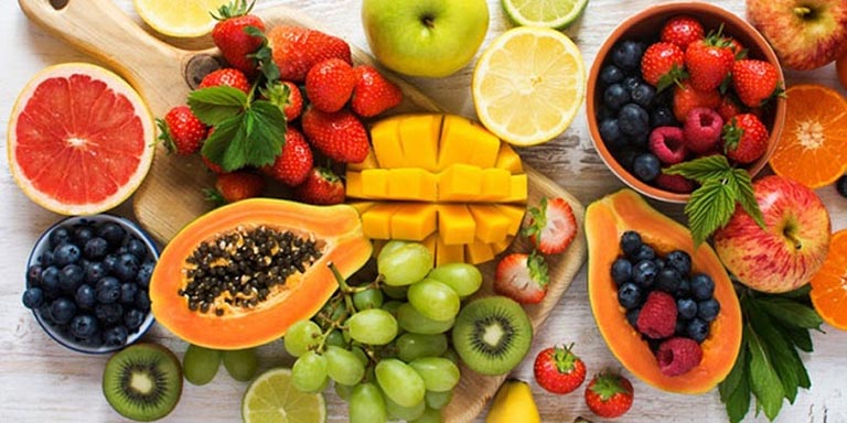 Người bị trào ngược dạ dày cần hạn chế uống các loại nước có nguồn gốc từ các loại hoa quả có tính axit cao