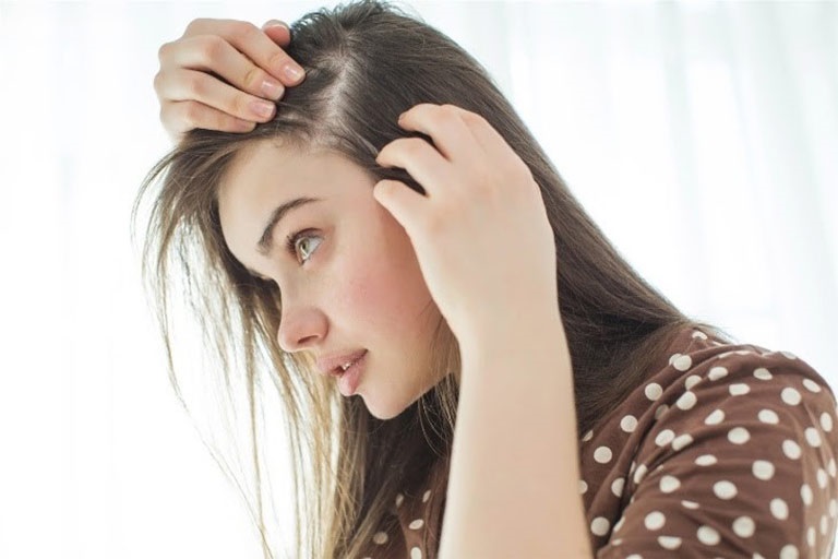 Rối loạn nội tiết tố cũng là một trong những nguyên nhân khiến da đầu ngứa có vảy trắng