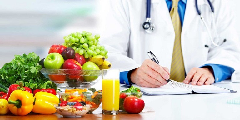 Đảm bảo chế độ ăn uống cho bệnh nhân theo hướng dẫn của bác sĩ